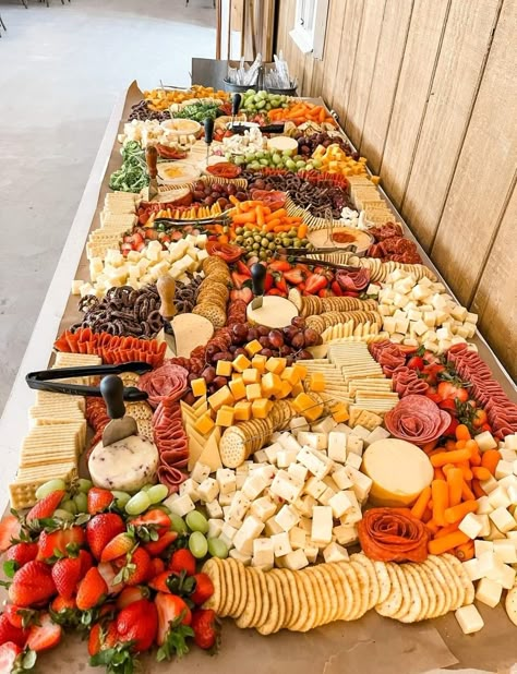 Wedding Appetizer Grazing Table, Wedding Nibbles Table, Finger Foods For Reception, Charcuterie Board Table Display Party, Evening Charcuterie Board, Party Snack Station, Charcuterie Cocktail Hour, Snack Table Wedding Receptions, Cocktail Hour Charcuterie Board