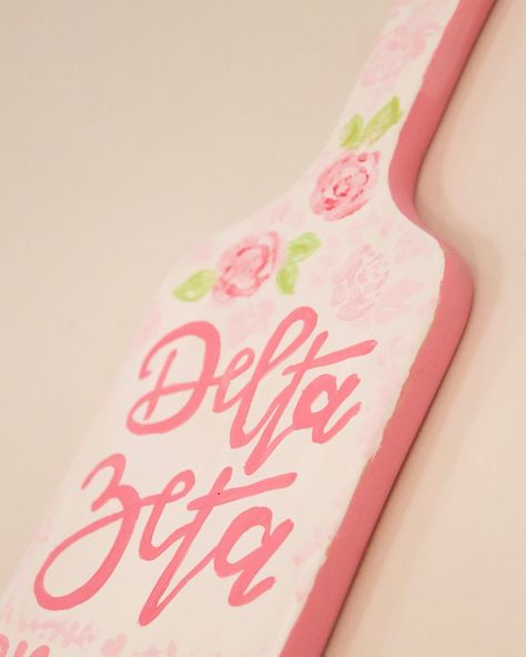 Floral Sorority Paddle💐🎀🌷 LOVE the Love Shack Fancy theme!! Sorority Paddles Big Little, Pink Sorority, Big Sam, Sorority Paddles, Sorority Merch, Love Shack Fancy, Paddles, Big Little, Sorority