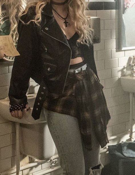 80s Rock Fashion Women, 80s Rocker, Look 80s, Riverdale Fashion, Rocker Outfit, Kj Apa, 80s Outfit, Rock Outfits, Betty Cooper