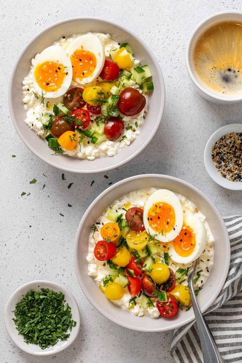 Soft Boiled Egg Breakfast, Breakfast Bowl Savory, Cottage Cheese Bowl Ideas, Savory Cottage Cheese Bowl, Cottage Cheese And Eggs, Savory Cottage Cheese, Cottage Cheese Bowls, Cottage Cheese Bowl, Kay Nutrition