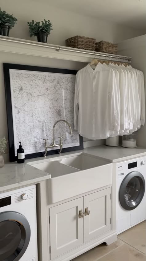 Laundry Closet Organization, Utility Room Designs, Organization Laundry, Laundy Room, Laundry Room Wallpaper, Dream Laundry Room, Mudroom Laundry Room, Laundry Room Layouts, Laundry Room Renovation