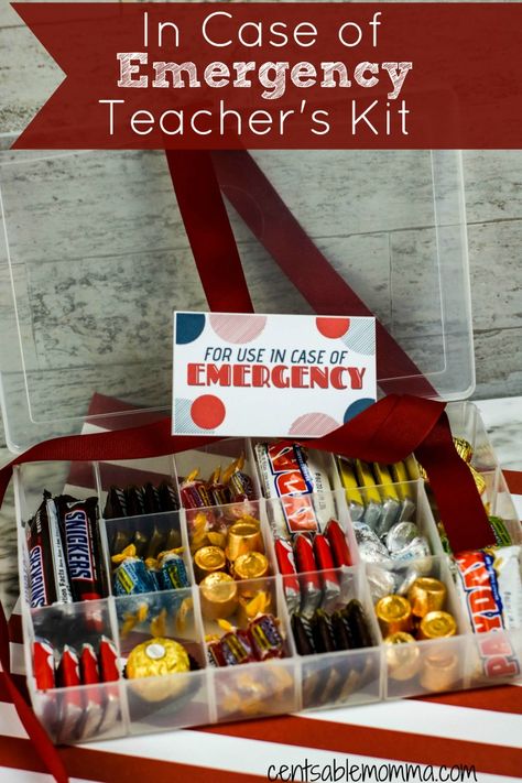 This In Case of Emergency Teacher's Kit is the perfect gift for Teacher Appreciation Day or even as a gift for back to school for your child's teacher.  Includes a printable note download. #gifts #giftideas #teacher #teacherappreciation Emergency Kit Gift, Teacher Emergency Kit, Survival Kit Gifts, Candy Kit, Survival Kit For Teachers, Teacher Survival, Teacher Appreciation Gifts Diy, Teachers Diy, Cheap Gift