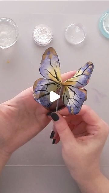 Wafer Paper Tutorial, Fondant Figures Tutorial, Paper Parasol, Butterfly Tutorial, Wafer Paper Flowers, Paper Art Sculpture, Wafer Paper Cake, Fondant Animals, Fondant Tutorial