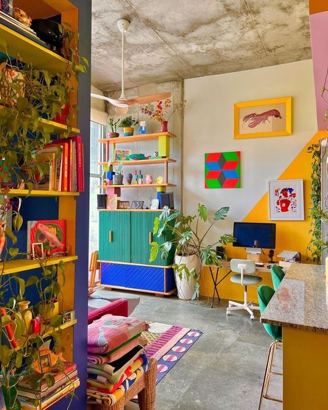 Estilo Kitsch, Colorful Apartment, Latest Interior Design Trends, Latest Interior Design, Colourful Living Room, Apartment Decor Inspiration, Eclectic Home, Dream House Decor, The Tea