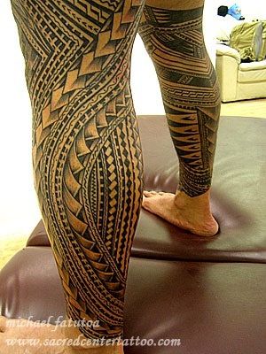 Polynesian leg sleeve. Samoan Tatau, Polynesian Leg Tattoo, Tatau Tattoo, Ta Moko Tattoo, Samoan Tattoos, Etching Ideas, Maori Tattoos, Filipino Tattoos, Polynesian Tattoos