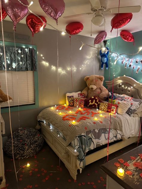 Proposal Bedroom Ideas, Ask Out Boyfriend Ideas, Ask Out Ideas Girlfriends, Will You Be My Gf Room Decor, Girlfriend Proposal Ideas Room, Girlfriend Room Surprise, Will You Be My Girlfriend Proposal Ideas Bedroom, Will You Be My Girlfriend Halloween, Ideas For Asking A Girl To Be Girlfriend