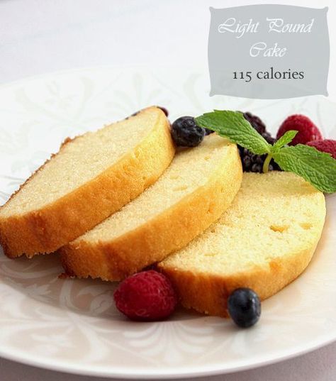 Light Pound Cake – Low Calorie | MunatyCooking. Makes 12 slices. 115 calories each Recipe Low Calorie, Low Calorie Cake, Healthy Dieting, Low Cal Dessert, Bolo Fit, Healthier Desserts, Light Meals, Low Calorie Dessert, Pound Cake Recipe