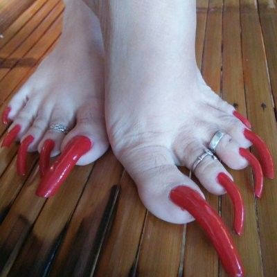 Horrible Nails, Nail Inspiration Square, Types Of Nails Shapes, Sarah Jessica Parker Shoes, Uñas Aesthetic, Defense Mechanism, Long Fingernails, Long Toenails, Nude Nail Polish