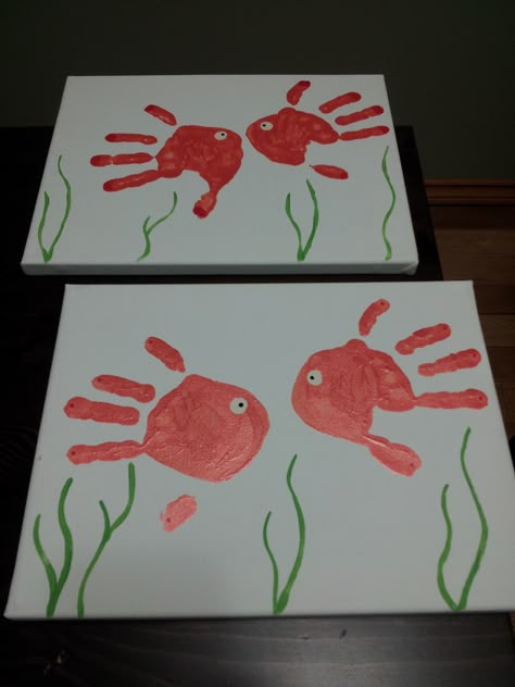 Hand Printing Activity For Kids, Hand Print Fish Craft, Summer Hand Print Crafts For Kids, Hand Paint Crafts For Kids, Fish Handprint Craft, Fish Handprint Art, Hand Print Activity, Hand Print Fish, Handprint Fish