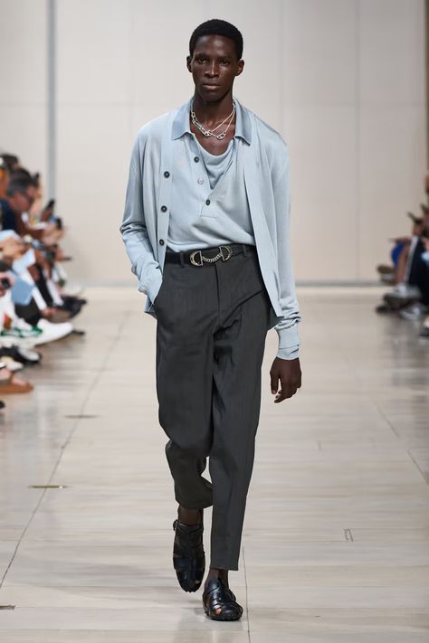 Hermès Spring/Summer 2024 Men's Runway Show at PFW | Hypebeast Mens Fashion Show Runway, 2024 Menswear, Men Fashion Show, Hermes Men, Mens Spring, Mens Fashion Trends, Spring 2024, Cut Shirts, Summer 2024