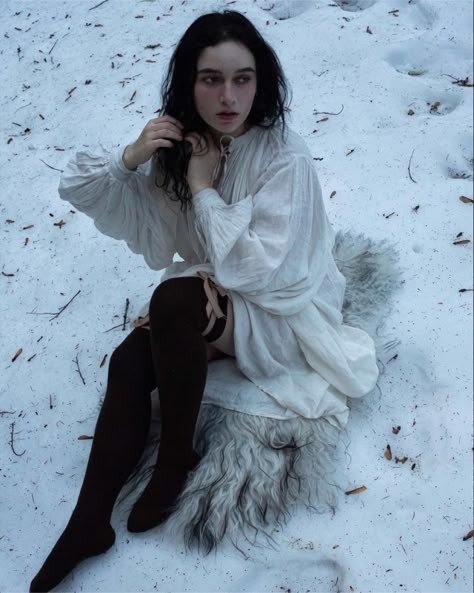 Dark Witch, Victorian Goth, New Aesthetic, Fashion People, Fashion Lighting, Art References, Pose Reference, The Snow, Pure Effervescent Enrichment