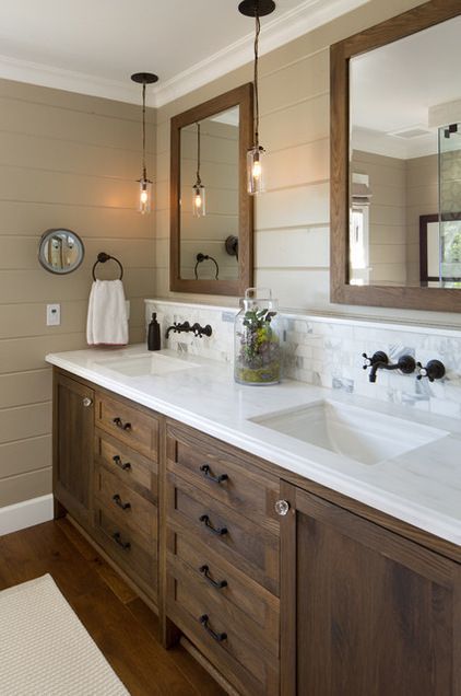 Farmhouse Bathroom by Anne Sneed Architectural Interiors Sample palette: Get a similar look with Alabaster, Favorite Tan and Brazilnut wood stain, all from Sherwin-Williams. Coastal Ranch, Drømme Bad, Makeover Kamar Mandi, Ranch Farmhouse, Farmhouse Master, Bad Inspiration, Master Bath Remodel, Subway Tiles, Bathroom Redo