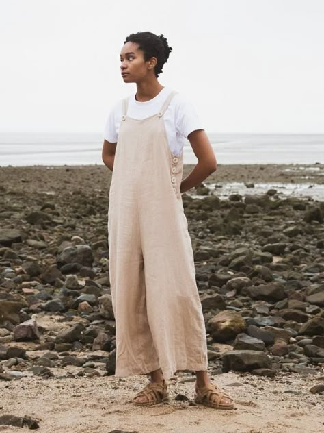 Dominican Aesthetic, Utilitarian Fashion, Granola Vibes, Linen Overalls, Linen Outfits, Jumpsuit Style, Style For Spring, Picnic Aesthetic, Linen Fashion