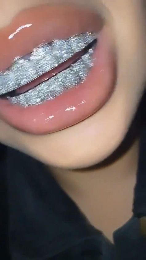 Girl Grillz, Pretty Teeth, Jewelry Girl, Teeth Jewelry, Silver Glitter, Lips, Glitter, Silver, Pins