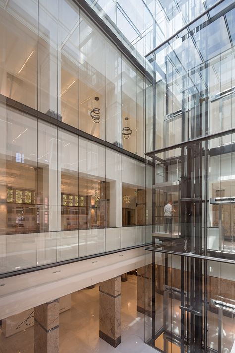 Gallery of Erasmus University College in Rotterdam / Erick van Egeraat - 13 Atrium Design, Interior Design Colleges, Glass Lift, Elevator Design, Glass Elevator, Hospital Interior, Dream Mansion, Lift Design, Hall Design