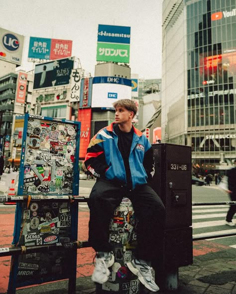 Today I Turn 22 ✌🏼. Idk what to put here really, spent my 22nd birthday doing what I love in Tokyo and had two bowls of ramen 😆🤙 thanks for all the support 🫶🏻 Japan Travel Photography, Tokyo Photography, Person Photography, Shibuya Crossing, Japan Photography, 22nd Birthday, Japan Travel, Pose Reference, Lightroom Presets