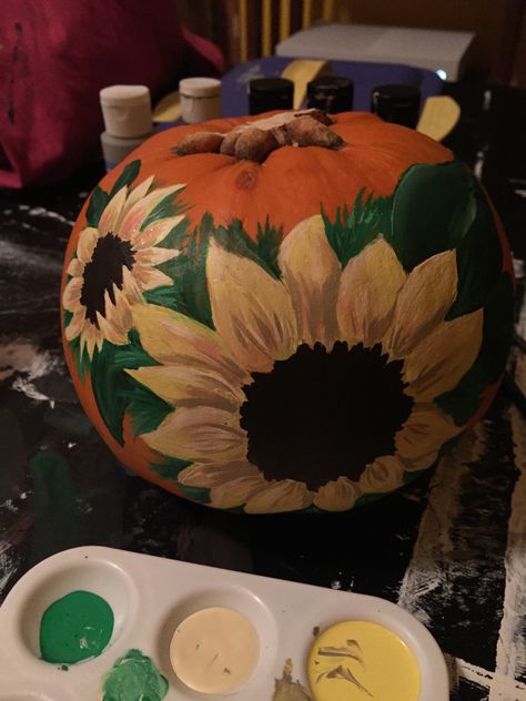 Sunflower painted pumpkin. (Jamie Roark) Sunflower Pumpkin Painting Ideas, Sunflower Painted Pumpkin, Western Painted Pumpkins, Sunflower Pumpkin Painting, Western Pumpkin Painting Ideas, Sunflower Pumpkin Carving, Cool Pumpkin Designs, Cute Painted Pumpkin Ideas, Pumpkins Painting