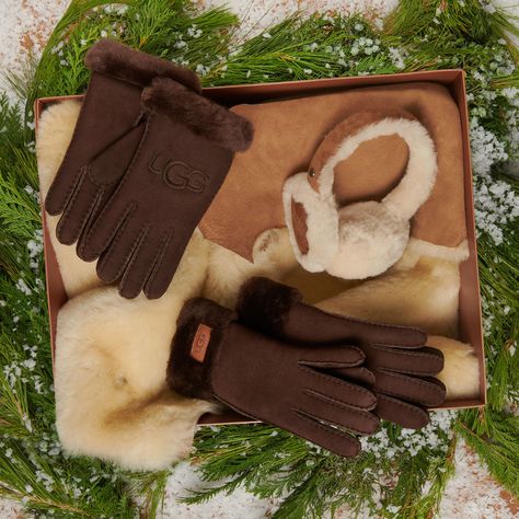 Ugg Earmuffs, Boots Slippers, Fashion Festival, Favorite Boots, Slides Sandals, Classic Boots, Earmuffs, Holiday Decorations, Ugg Boots