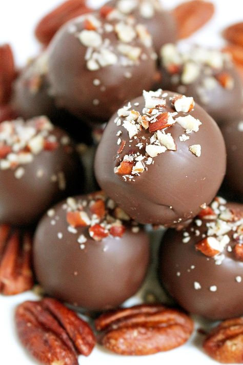 Baked Pecans, Pecan Truffles, Cranberry Pistachio Fudge, Chocolate Pecans, Brownie Vegan, Dessert Truffles, Caramel Truffle, Popular Food, Homemade Sweets