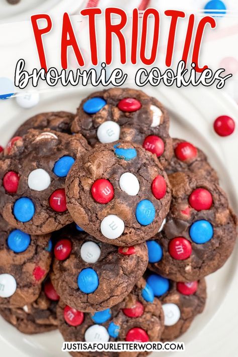 Triple chocolate brownie mix cookies with patriotic candy decorations are perfect for your Memorial Day, 4th of July or summer cookouts! Brownie Mix Cookies, Patriotic Desserts, 4th Of July Desserts, Fourth Of July Food, Brownie Mix, Classic Desserts, Brownie Cookies, Food Cooking, Recipes Dinner