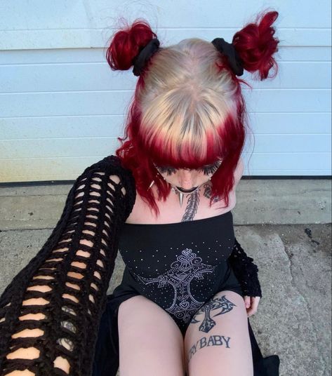 Red Pink Black Hair, Brown And Blonde Hair Alternative, Hot Pink Ghost Roots, Black And Pastel Hair, Alt Hair Colours, Black Hair With Pink Roots, Alternative Dyed Hair, Alt Hair Dye Ideas, Alt Pink Hair