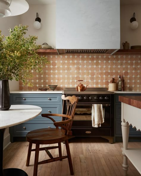 All Posts • Instagram Decorating With Brown, Cottage Kitchen Inspiration, Interiors Kitchen, Kitchen Design Inspiration, Inspiration Kitchen, Chic Cottage, Blue Kitchens, Shabby Chic Cottage, Cottage Kitchen