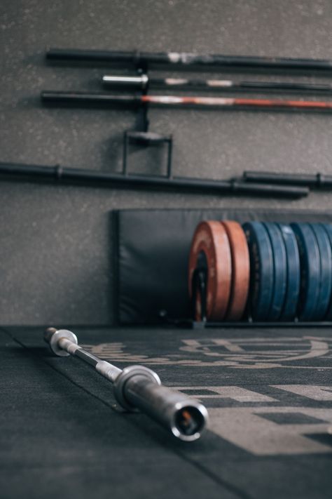 Gym Equipment Aesthetic, Crossfit Aesthetic, Crossfit Art, Crossfit Wallpaper, Clinic Aesthetic, Crossfit Photography, Gym Wallpaper, Fitness Aesthetic, Home Gym Decor