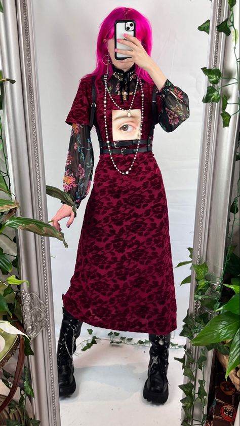 Moody Maximalist Outfit, Maximalist Goth Fashion, Dark Maximalism Fashion, Maximalist Grunge Outfits, Dark Maximalist Outfit, Maximalism Aesthetic Outfit, Goth Maximalism Fashion, Dark Maximalism Outfits, Colorful Punk Outfits