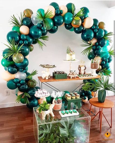 Forest Theme Party, Safari Party Decorations, Jungle Balloons, Tropical Party Decorations, Jungle Theme Parties, Jungle Theme Birthday, Jungle Birthday Party, Safari Theme Birthday, Safari Theme Party