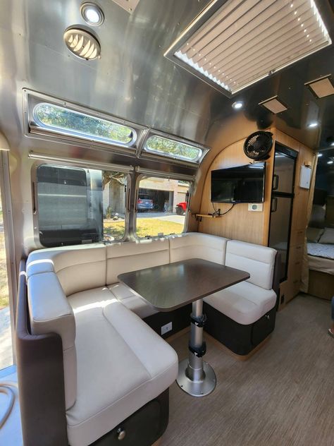 2019 30FT Flying Cloud For Sale In Austin, Texas - Airstream Marketplace Airstream With Bunkbeds, Airstream Globetrotter, Airstream Interstate 19, 1975 Airstream Sovereign, Airstream Flying Cloud, Airstream Remodel, Airstream Trailers For Sale, Mobile Living, Tiny Trailers