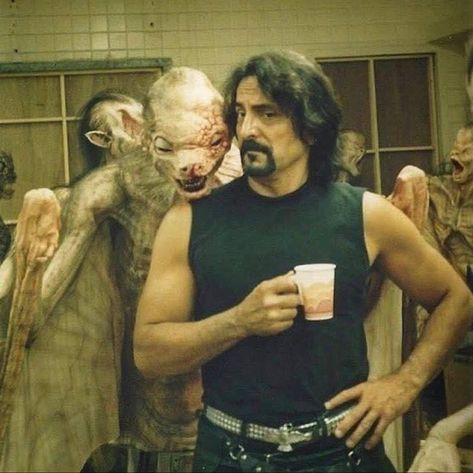 Special FX Master and Actor Tom Savini on the set of DUSK TIL DAWN Dusk Til Dawn, Classic Horror Movies Posters, Tom Savini, Vintage Technology, From Dusk Till Dawn, Body Horror, Counter Culture, Movie Poster Wall, Dusk Till Dawn