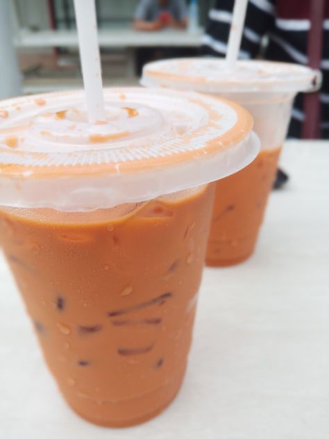 Thai tea Minuman Thai Tea, Thai Tea Aesthetic, Aesthetic High School, Camp Outfits, Thai Milk Tea, Sunny Boy, Tasty Dessert, Tiktok Trends, Thai Tea