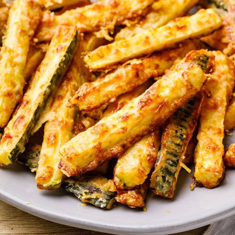 Oven-Baked Garlic Parmesan Fries Easy Zucchini Fries, Garlic Parmesan Zucchini, Zucchini Fries Baked, Zucchini Fries Recipe, Baked Zucchini Fries, Parmesan Zucchini Fries, Garlic Parmesan Fries, Parmesan Fries, Garlic Roasted Potatoes