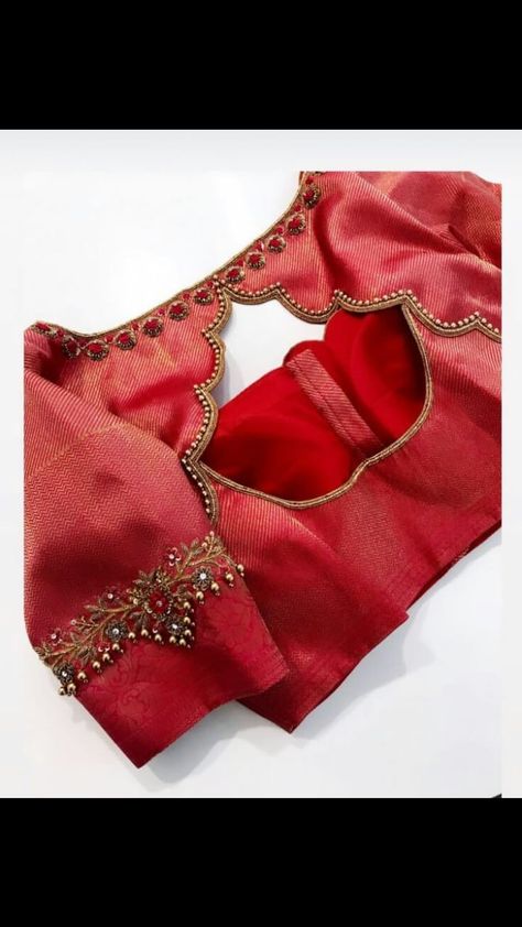 Maroon Blouse Designs Bridal, Sreemantham Sarees, Basic Blouse Designs, Plain Blouse Designs, Latest Blouse Neck Designs, Green Blouse Designs, Bandhani Sarees, Latest Bridal Blouse Designs, Boat Neck Blouse Design