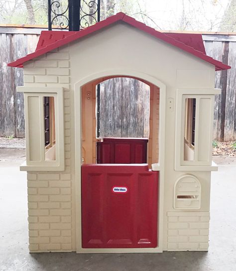 Easy DIY Playhouse Ideas - Thistlewood Farm Inside Playhouse Ideas, Little Tikes Playhouse Makeover, Bee Costume Diy, Inside Playhouse, Cozy Coupe Makeover, Cape Cottage, Plastic Playhouse, Playhouse Furniture, Playhouse Ideas