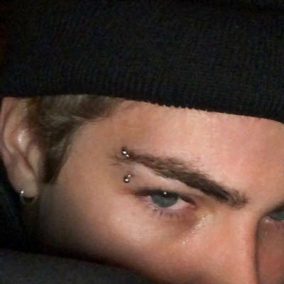 Boys Eyebrows, Eyebrow Piercing Men, Boys With Piercings, Guys Ear Piercings, Men's Piercings, Ear Peircings, Types Of Ear Piercings, Never Lie, Guys Eyebrows