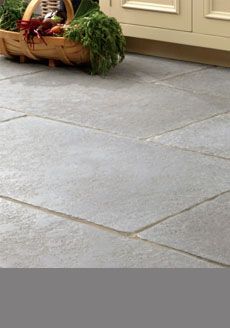 Lime Stone Flooring, Limestone Floor, Limestone Floor Tiles, Lime Stone, Grey Grout, Flagstone Flooring, Limestone Flooring, Paint Kitchen, Flooring Tiles