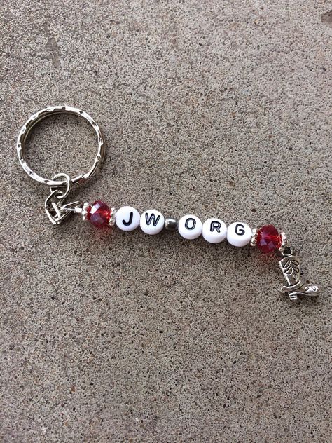 JW.ORG key chain.                                    Good idea for International Convention Jw Assembly Gifts, Assembly Gift Ideas Jw, Jw Gifts Diy Special Convention, Jw Gifts Diy, Pioneer Gifts Jw Ideas, Special Convention Jw Gifts, Jw Pioneer Gifts Personalized Craft, Jw Keychain Gift Ideas, Special Convention Jw