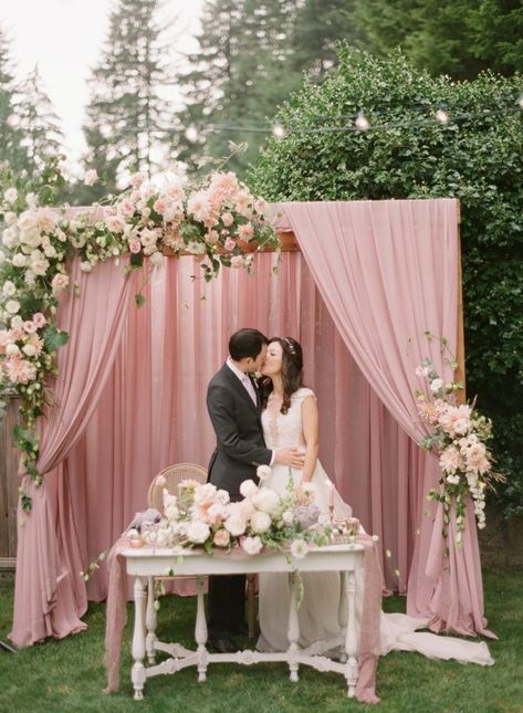 Pink Wedding Altar, Dusty Rose Backyard Wedding, Pink Head Table Wedding, Blush Pink Backyard Wedding, Pink Backyard Wedding, Pink Wedding Ideas Decoration, Dusty Pink Wedding Decor, Wedding Pink Color Schemes, Wedding Bench Decor