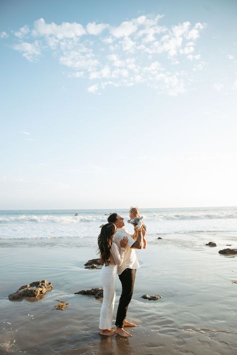 Family 3 Beach Photos, Winter Beach Photoshoot Family Christmas Cards, Mother’s Day Beach Pictures, Family Photo Shoot Beach Baby, Boho Family Beach Pictures, Family Beach Session Poses, Family Beach Pictures With Newborn, Family Of Three Beach Pictures, Family Photoshoot Sea