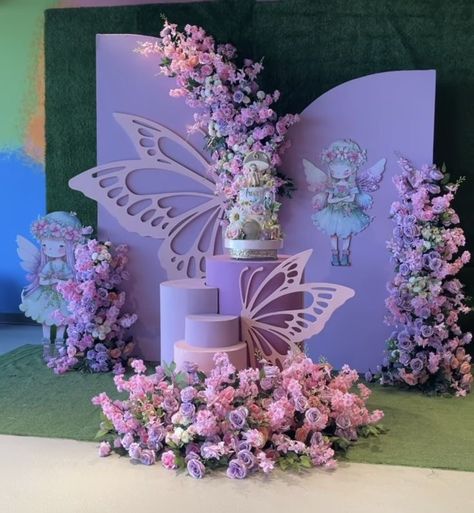 Butterfly 15 Theme Centerpiece, Fairyland Theme Decor, Bday Party Backdrop Ideas, Butterfly Theme Decoration Ideas, Butterfly Backdrop Ideas, Butterfly Theme Birthday Decoration, Butterfly Quinceanera Theme, Butterfly Backdrop, 15th Birthday Decorations