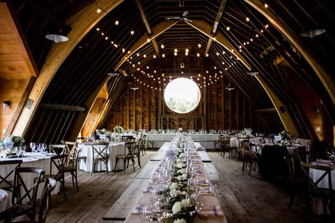 Five Best Barn Wedding Venues in New England New England has some of the most beautiful barns in the country, from Vermont to Massachusetts. Each has its own unique story and details that make the perfect backdrop for a beautiful (and authentic!) wedding. Best Barn Wedding Venues in New England - Greylock Barn Mayflower Venues Country Wedding Pictures, Massachusetts Wedding Venues, Country Wedding Reception, Fall Wedding Venues, Outdoor Country Wedding, Cheap Wedding Venues, Best Barns, Barn Wedding Decorations, Country Style Wedding