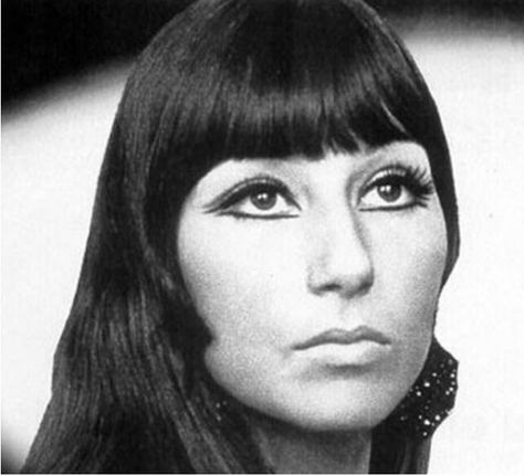 Cher eyeliner 70s Fashion Icons, Cher 1960s, Cher Hair, Young Cher, 1960s Looks, 60s Makeup, Cher Photos, Eartha Kitt, Hair Icon