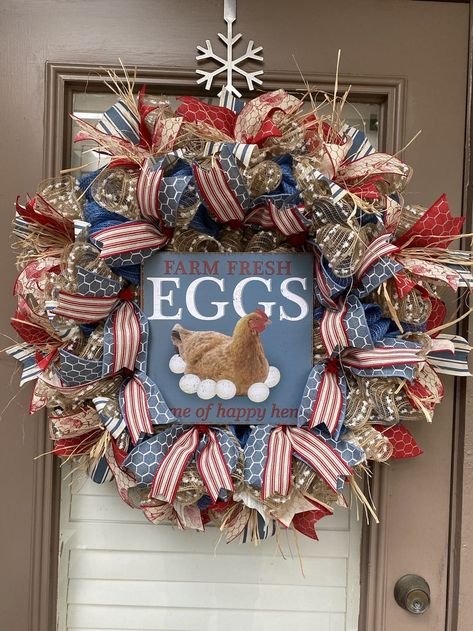 Farmhouse Kitchen Wreath, Chicken Wreaths, Kitchen Wreaths, Spring Wreaths For Front Door Diy, Chicken Wreath, Style Mantle, Burlap Ribbon Wreaths, Bunny Wall Decor, Garland Making