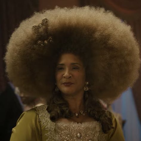 The show's head hair and makeup designer, Marc Pilcher, reveals to BAZAAR.com how the show's over-the-top wig creations came to be. Bridgerton Birthday Party, Bridgerton Queen, Old Hollywood Movies, Straight Bangs, Julia Quinn, Afro Wigs, Miniature Portraits, Queen Charlotte, Head Hair