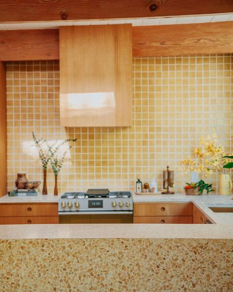 Mustard Backsplash, 60s Backsplash, 1960s Kitchen Backsplash, 1950s Backsplash, 70s Kitchen Backsplash, Mustard Kitchen Tiles, Yellow Tiles Kitchen, Yellow Tile Backsplash, Yellow Backsplash Kitchen