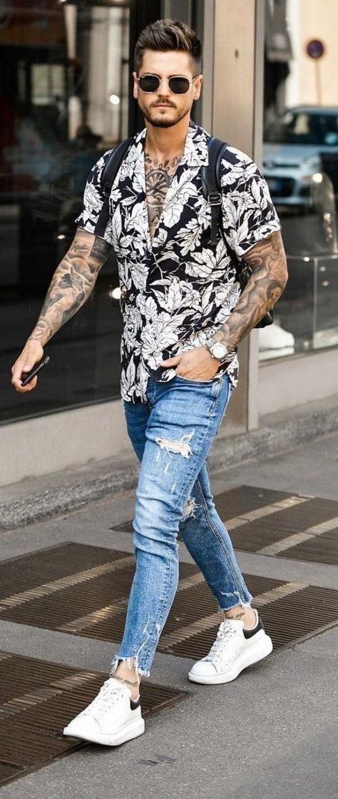 37 Stylish Printed Shirts Outfit Ideas For Men - Fashion Hombre Blue Jeans Outfit Men, Light Blue Jeans Outfit, Mens Street Style Summer, Street Style Summer Outfits, Summer Street Style, Jeans Outfit Men, Mens Summer Outfits, Mens Casual Outfits Summer, Best Mens Fashion