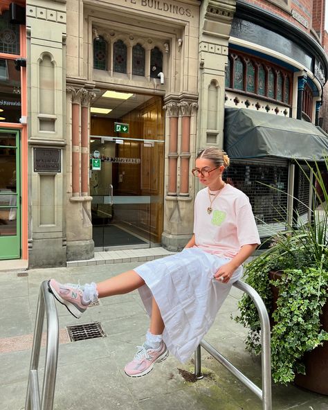 The cutest new addition to my shoe collection 🌸 wearing New Balance 2002 available @sizeofficial ad New Balance Shoes With Dress, Balance Shoes Outfit, New Balance Shoes Outfit, Graphic Tshirt Outfit, New Balance 2002, My Shoe Collection, New Balance Outfit, Tshirt Outfit, Tshirt Outfits