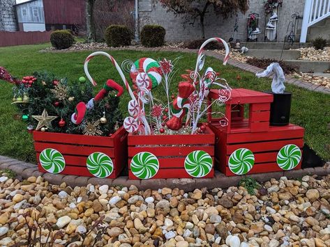 Outdoor Christmas Decoration Ideas, Christmas Lawn Decorations, Outdoor Christmas Diy, Christmas Decorations Outdoor, Christmas Decorations Diy, Wreath Candy, Christmas Decoration Ideas, Christmas Yard Decorations, Easy Christmas Decorations