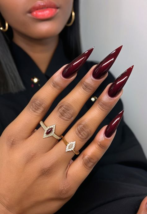 Fall Acrylic Nails Stiletto, Burgundy Pointy Nails, Burgundy Stiletto Nails Design, Fall Nails Pointy, Fall Stellio Nails, November Stiletto Nails, Black Burgundy Nails, Fall Nails Stilleto Shape, Burgundy Stiletto Nails